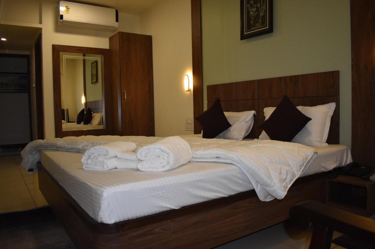Hotel Shyam Palace Bhuj Eksteriør billede